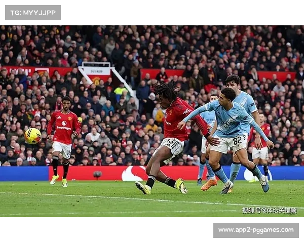 曼联年轻中卫海文、约罗迪拜加练:为跻身红魔首发阵容全力冲刺